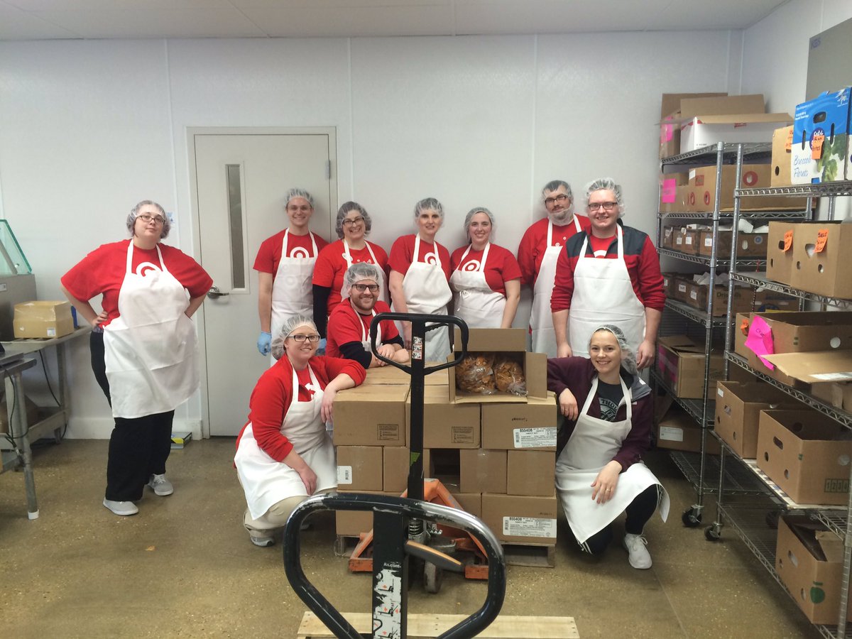 paul_dundee's tweet image. T809 and T1069 crushing it at Second Harvest food bank! #bestteaminretail. @TGTScheuer @ElyseMeinert @domcolosimo @RickyVargas2