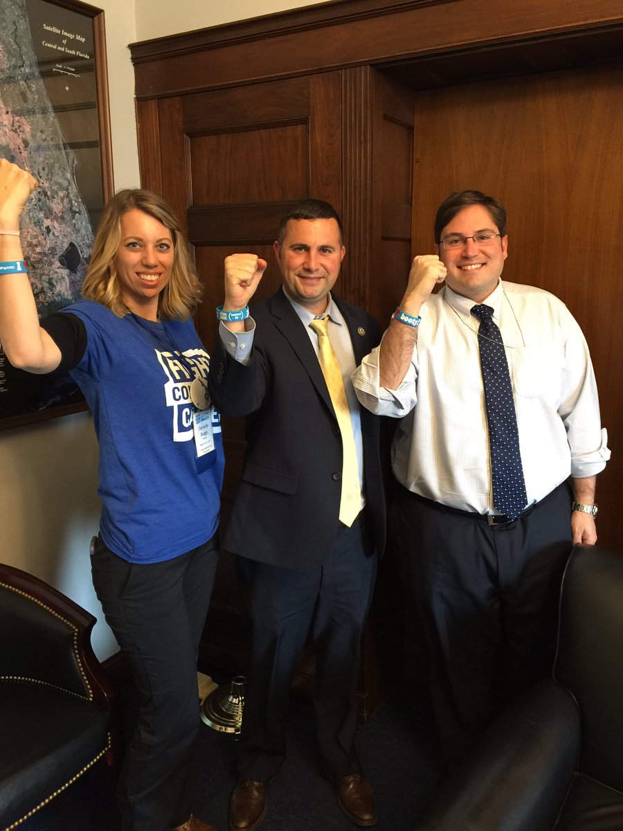 RepDarrenSoto's tweet photo. Doing the Strong Arm for the Fight Colorectal Cancer Team!
@fightcrc #conc2017 #coloncancer #strongarmselfie https://t.co/xi6TOlyCZx