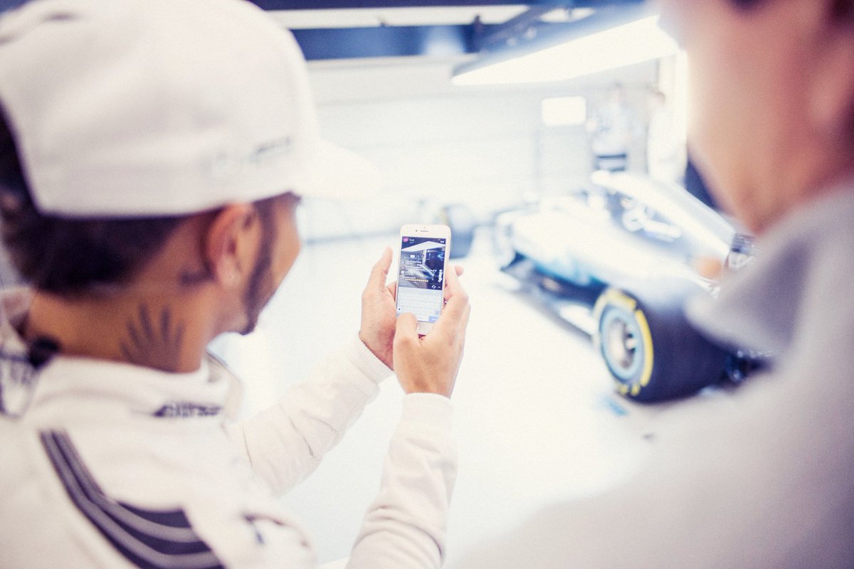 MercedesAMGF1's tweet photo. 📸 Unveiling the 2017 Silver Arrow to the world...

Behind the scenes with Legend of the Lens Paul Ripke

MORE 👉👉 https://t.co/s7bAI9gCtE @F1 https://t.co/5ODOzf3Hgs