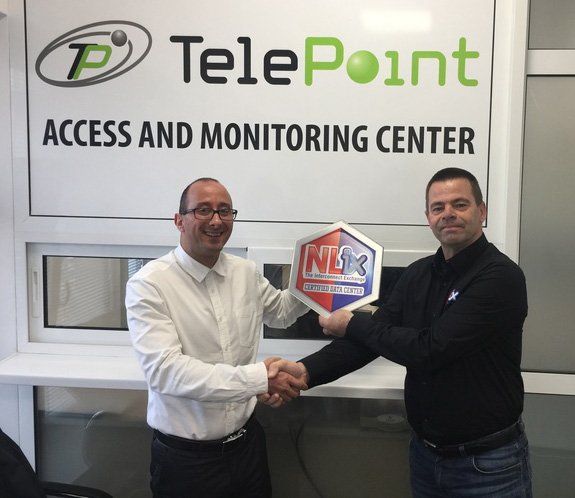 nl_ix's tweet photo. The new PoP in #Telepoint #Sofia is officially launched with a handshake between Plamen Haralambiev and Harm Werkman https://t.co/MSfGHVQDsm