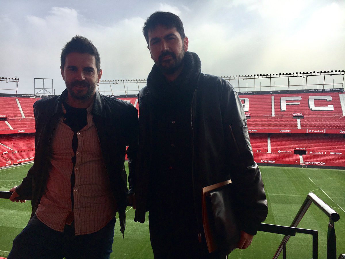 AktuaLiderazgo's tweet photo. Siempre es un honor que te reciban así en la casa de un club como el @SevillaFC Muchas gracias #lomejordelosmejores #SevillaFC #liderazgo https://t.co/lot5VI8PrP