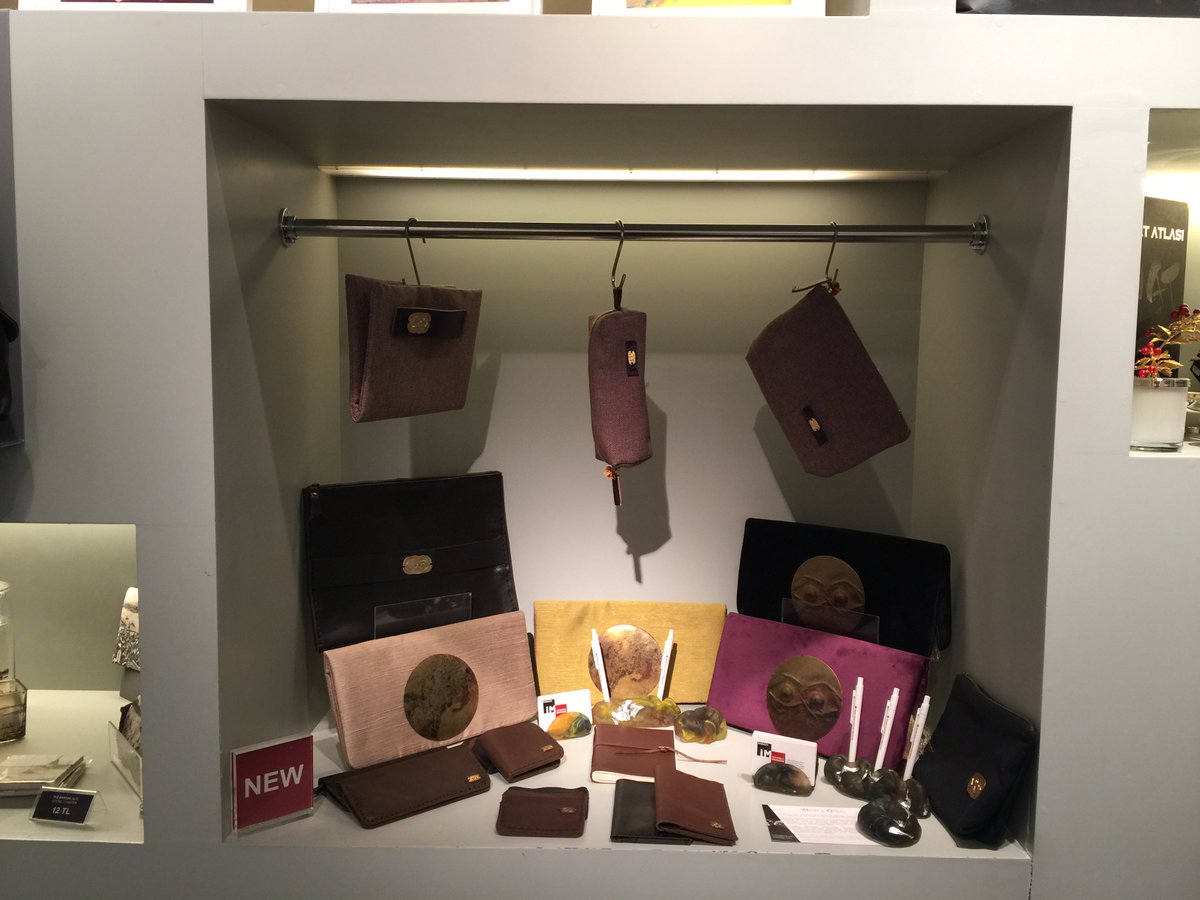 _Arkeos_'s tweet photo. Arkeo's &amp; Ark of Crafts işbirliğiyle hazırladığımız, "İstanbul'un 400.000 Yılı" ve "Göz" temalı yeni koleksiyonlarımız @modernmagaza 'da! https://t.co/wnsxCdPkWE