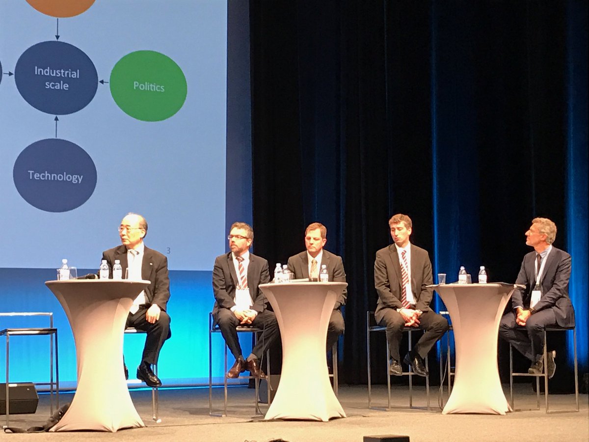 f_renouvelables's tweet photo. #FOWT2017 Marché géo. et industrialisation de l'#éolien #offshore flottant, table ronde animée par JF Petit VP Commission Offshore FEE https://t.co/Y7j4B2VV37