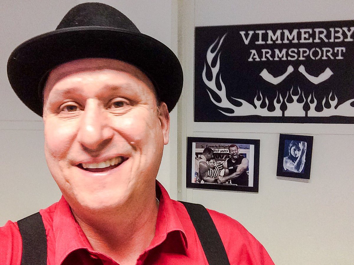 j_theodorsson's tweet photo. Berättarföreställningar i en Armsportlokal? Funkar fantastiskt! 9 gig. 3 dagar för 7-åringar - drama, lekar, berättande av barnböcker. https://t.co/8AO9bgpNDb