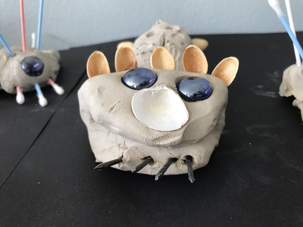 StudioTof's tweet photo. "Kunstjuf zijn is het leukste beroep. Kunst mag je zelf bedenken en is dus nooit fout." Fantasiedieren maken met gebruikte materialen. https://t.co/WPZt3gaw6k