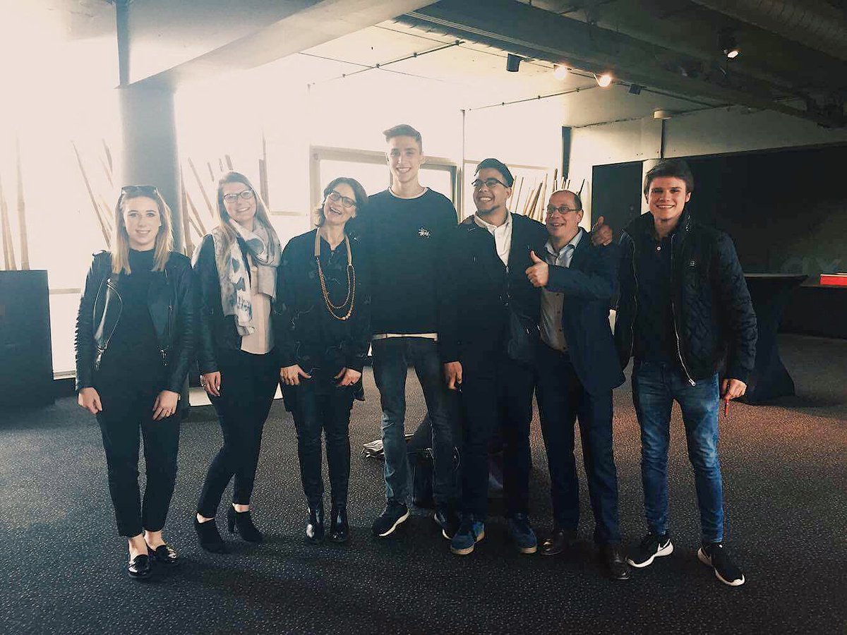 AbdelsPromow's tweet photo. #markethappening2017 #vives #ilovevdb #Leuven #marketing #passion https://t.co/JcePFnvloE