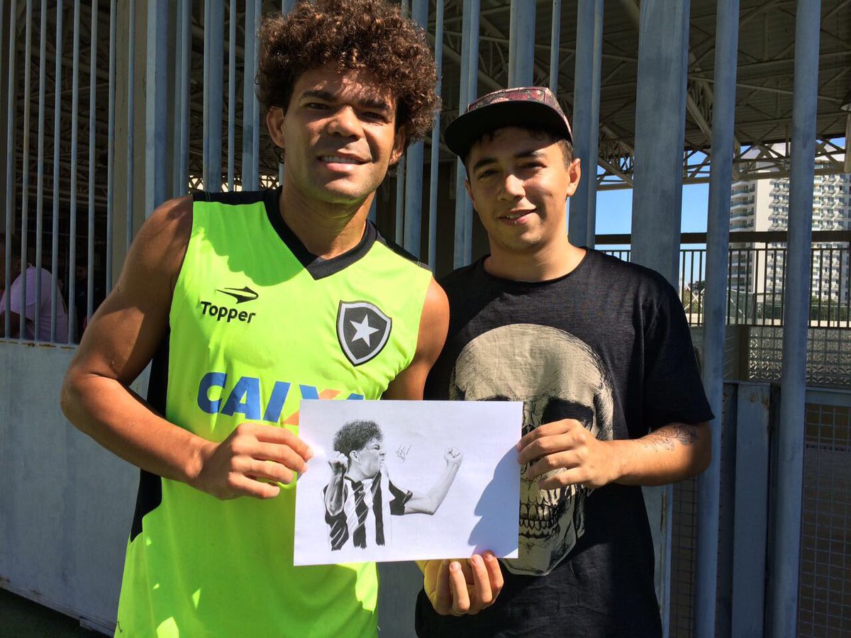 Botafogo's tweet photo. E teve desenho para o Camilo também! 👏🏻 https://t.co/WulmZPMCYk