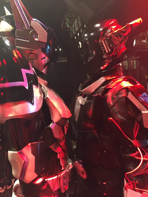 ヤバイ仮面は新旧います。

旧はプロレス技でもなんでも受けますが、新は無理です。高いから。 