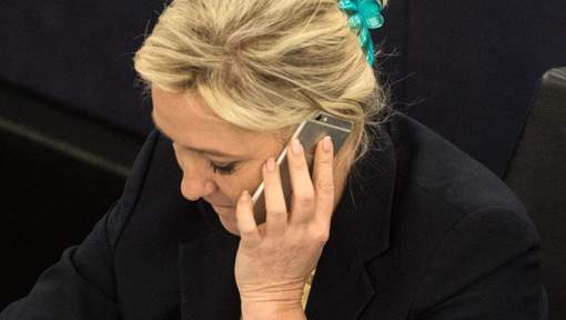 -le suspect est blanc..
-merde rien d'autre? Et chez lui?
-oui tout est normal il boit du café arabica et..
-Ha voilà arabica...appelez BFM