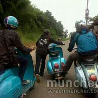 Kami tak akan pernah meninggalkan teman walu rintangan menghadang...