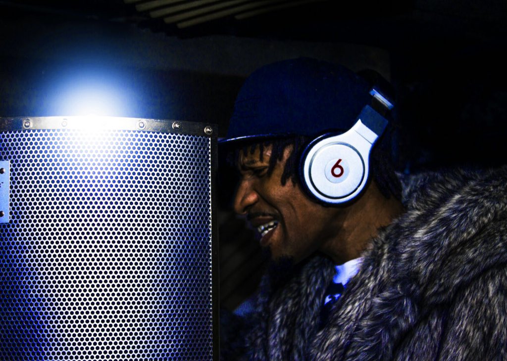 2Weeks till our Exclusive  Record Label Launch.. <a href="/McBushkin/">MC BUSHKIN</a> is in the booth with his @beatsbydreUK headphones,preparing something special🔥🔥🔥