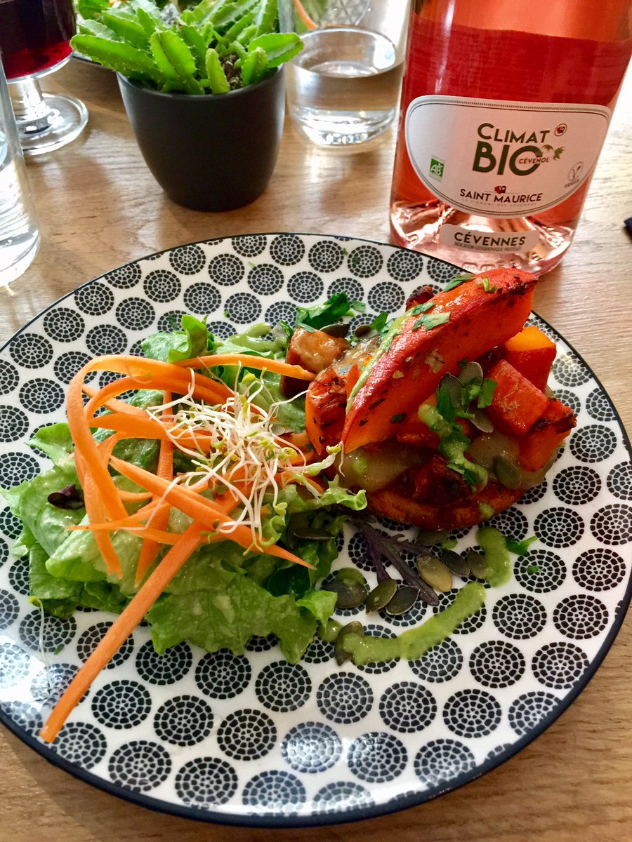 CaveStMaurice's tweet photo. Climat Cévenol Bio #veganwines #ProWein2017 @CaveStMaurice https://t.co/HFe4U3EnBL
