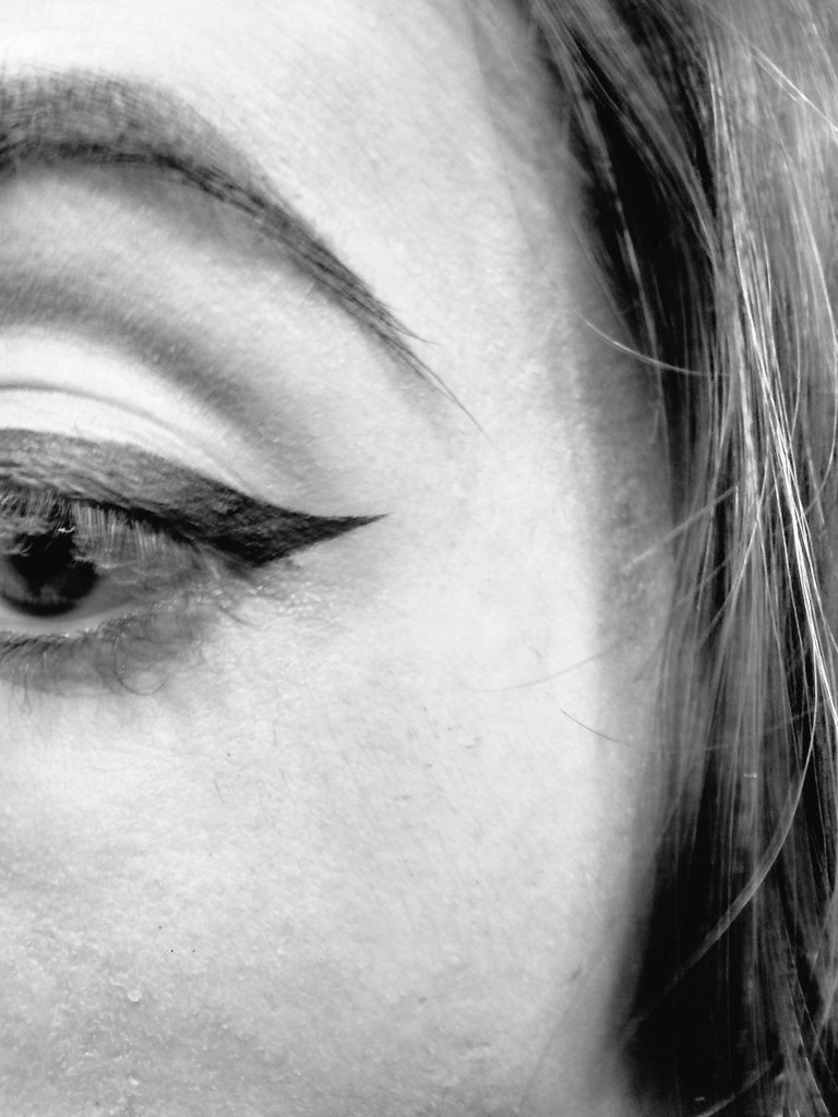 StelaVelvet's tweet photo. Estoy orgullosa de mi eyeliner hoy #yeayeah https://t.co/3aHtUEyO8z