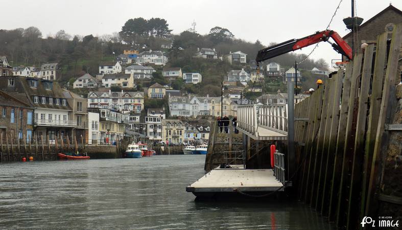 Fozimage's tweet photo. Looe is getting ready for Easter, Harbour team setting up the landing pontoon #glassbottomboats @LooeLove © Ian Foster / Fozimage https://t.co/77PNsy0mzr