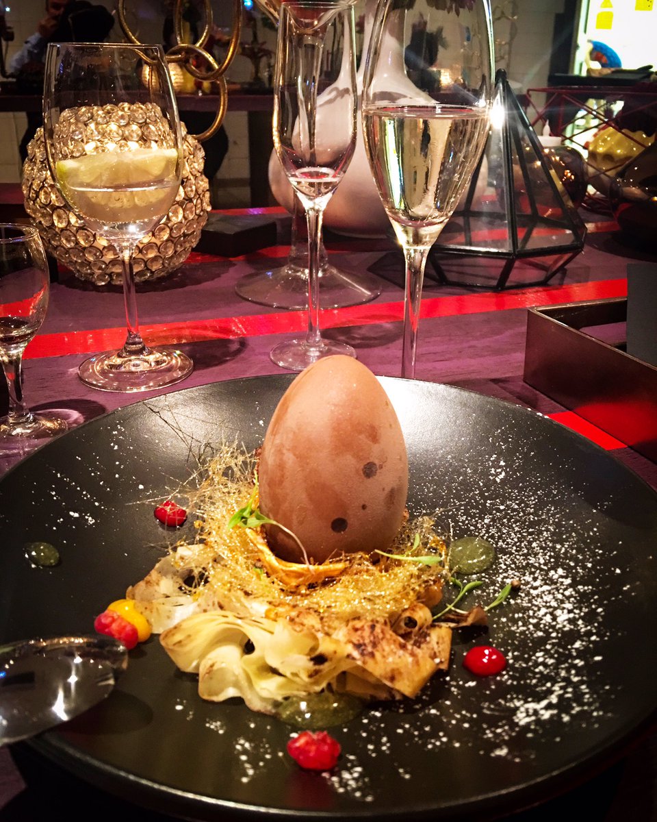 GlamFoodieZA's tweet photo. Piece de resistance - panna cotta egg & bubbles! #TsogoEaster #SSEaster #GlamFoodie #SSCapeSun https://t.co/RER5Zf3xLk