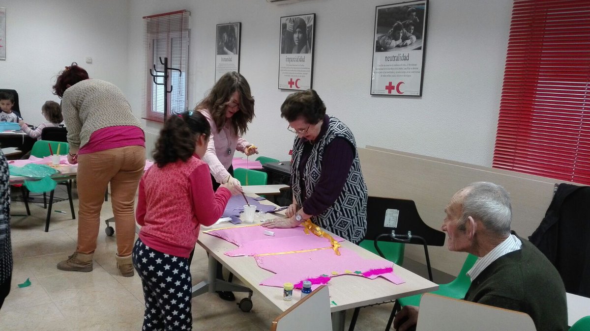 CruzRojaCuenca's tweet photo. Enriquecedora actividad con 9 voluntarios de CR #Tarancón, y 15 participantes de los proyectos de personas mayores, infancia y familia. https://t.co/ssMIvETH6K