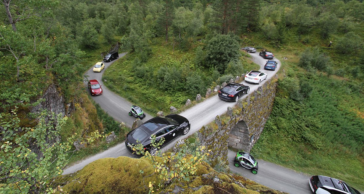 Å velge miljøvennlig er ikke alltid den enkleste løsningen, men en elbil kan gi ferien det lille ekstra. ow.ly/mhiu309Y0c2