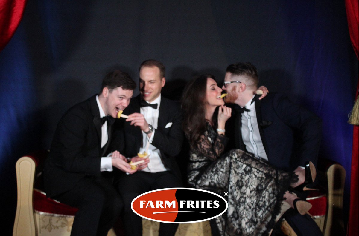 FarmFrites_UK's tweet photo. This is one of our favourite #publicanawards pics! Share yours using #ultimatelaunch & you could win a bottle of champagne in our prize draw https://t.co/rja6k5b4Gx