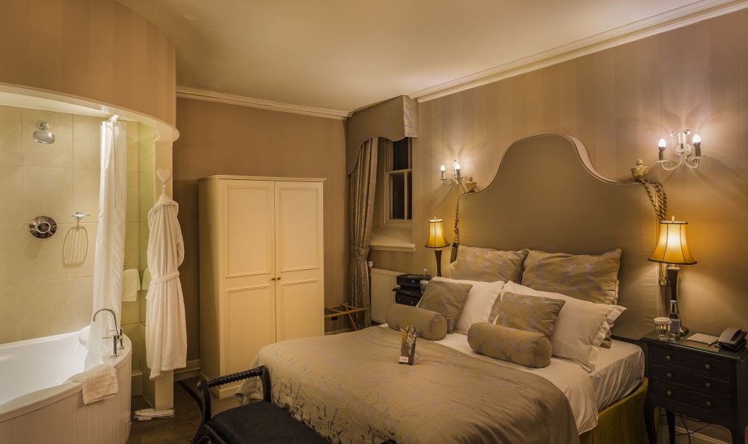 Spring deals <a href="/CastleHotelLtd/">Castle Hotel Conwy</a> ...enjoy a nights stay and a delcious free desert and drink when you have 2 courses!

bit.ly/2nvHnoO