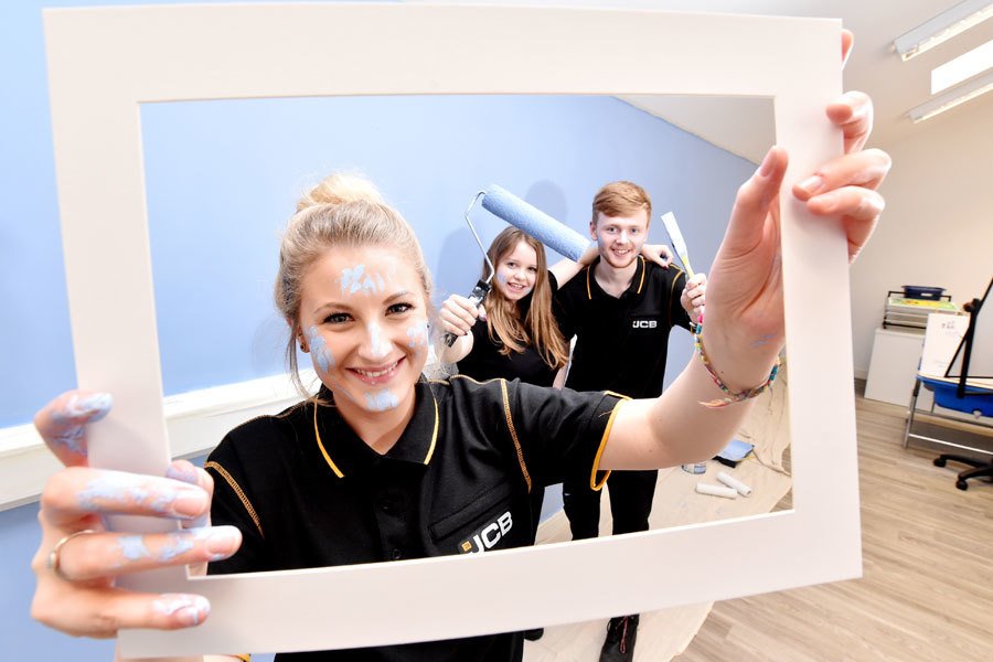 JCB apprentices volunteer to help brighten up the lives of children at a North Staffordshire <a href="/NSPCC/">NSPCC</a> Centre. #BAC17 jcb.com/en-gb/about/ne…