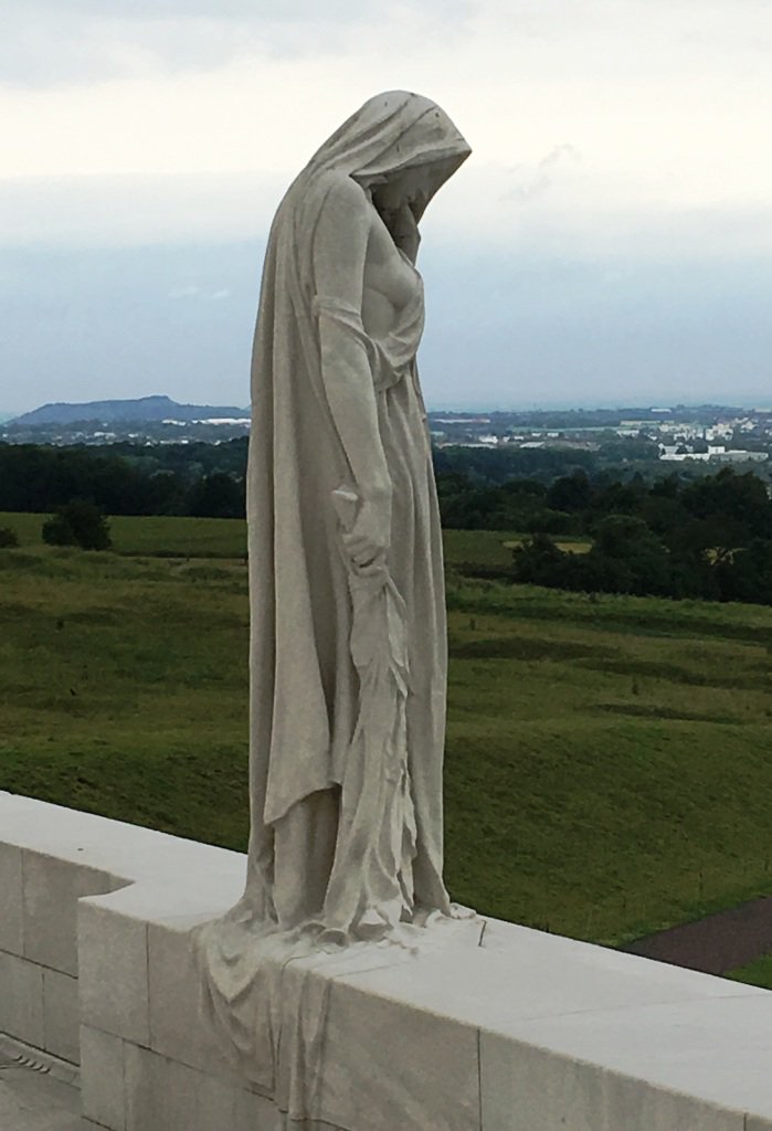 artforduende's tweet image. 1. Dünya Savaşı sırasında Fransa'da ölen Kanadalı askerlere adanmış bir heykel: "Canada Bereft"