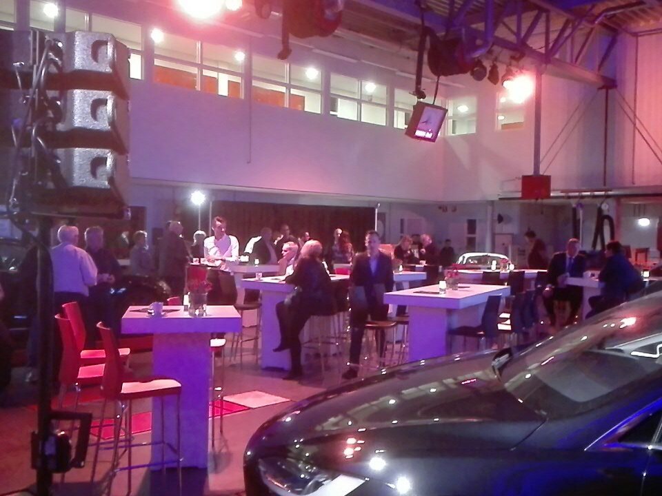 Kick off van <a href="/ttcircuitassen/">TT Circuit Assen</a> in het <a href="/TTInstituut/">TT Instituut Assen</a>. Mooi sfeertje en professionele uitstraling. Veel plezier!!