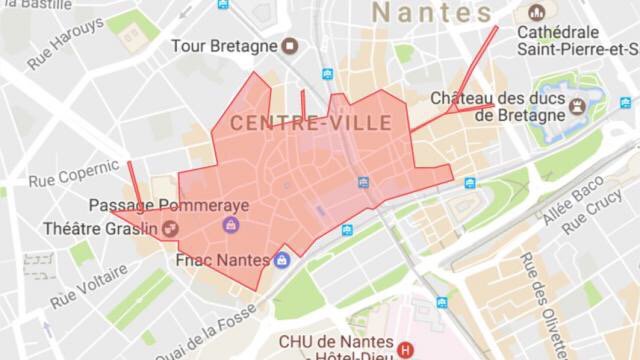 Nanteshype's tweet photo. #Nantes. La grande braderie, c’est le week-end prochain | via @ouestfrance @pleincentre  https://t.co/vziPCc5uX7 https://t.co/wsmQYMs0ac