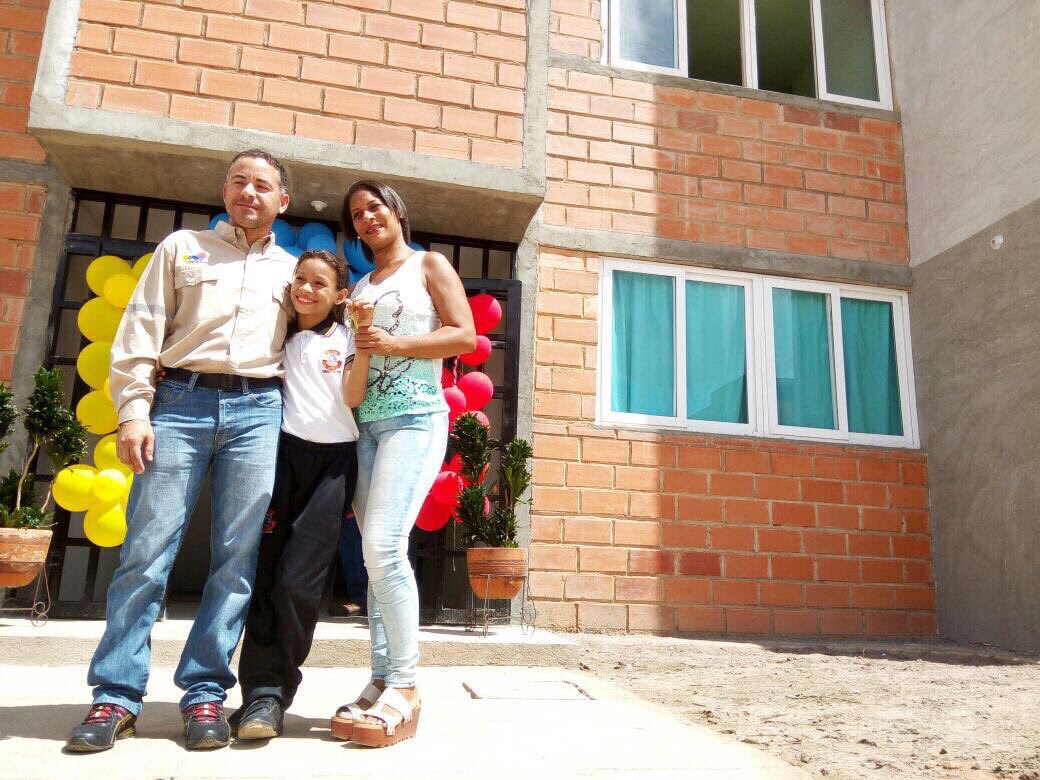 Ministro .<a href="/MQuevedoF/">Manuel Quevedo</a>: El Pdte. <a href="/NicolasMaduro/">Nicolás Maduro</a> nos garantiza los recursos para la #GMVV #JuevesDeViviendaEnBolivar #SomosPatriaSoberana