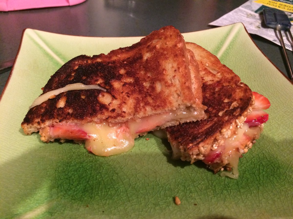 Fshoutofwater's tweet photo. Brie and strawberry grilled cheese with clam chowder perfect for camping #hellyes https://t.co/jBtityICiu
