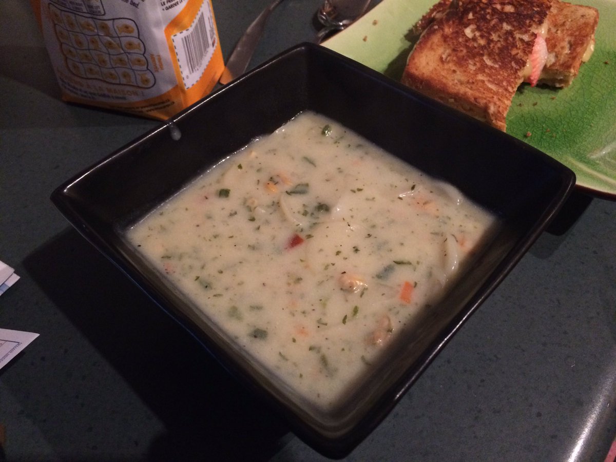 Fshoutofwater's tweet photo. Brie and strawberry grilled cheese with clam chowder perfect for camping #hellyes https://t.co/jBtityICiu