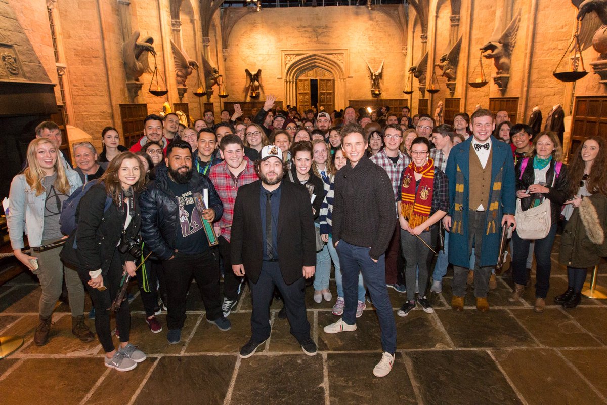 BeastsMovieUK's tweet photo. Eddie Redmayne &amp; @mrdanfogler just surprised a group of fans visiting @wbtourlondon to celebrate the release of #FantasticBeasts https://t.co/Uk5sksJxEt