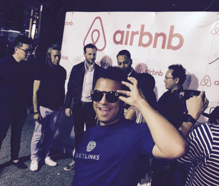 DjoannFal's tweet image. Live Co-founder of Airbnb, @jgebbia  -First visit of Airbnb in BKK, first tech event live in Asia with @Snapchat @Spectacles . #techmoment