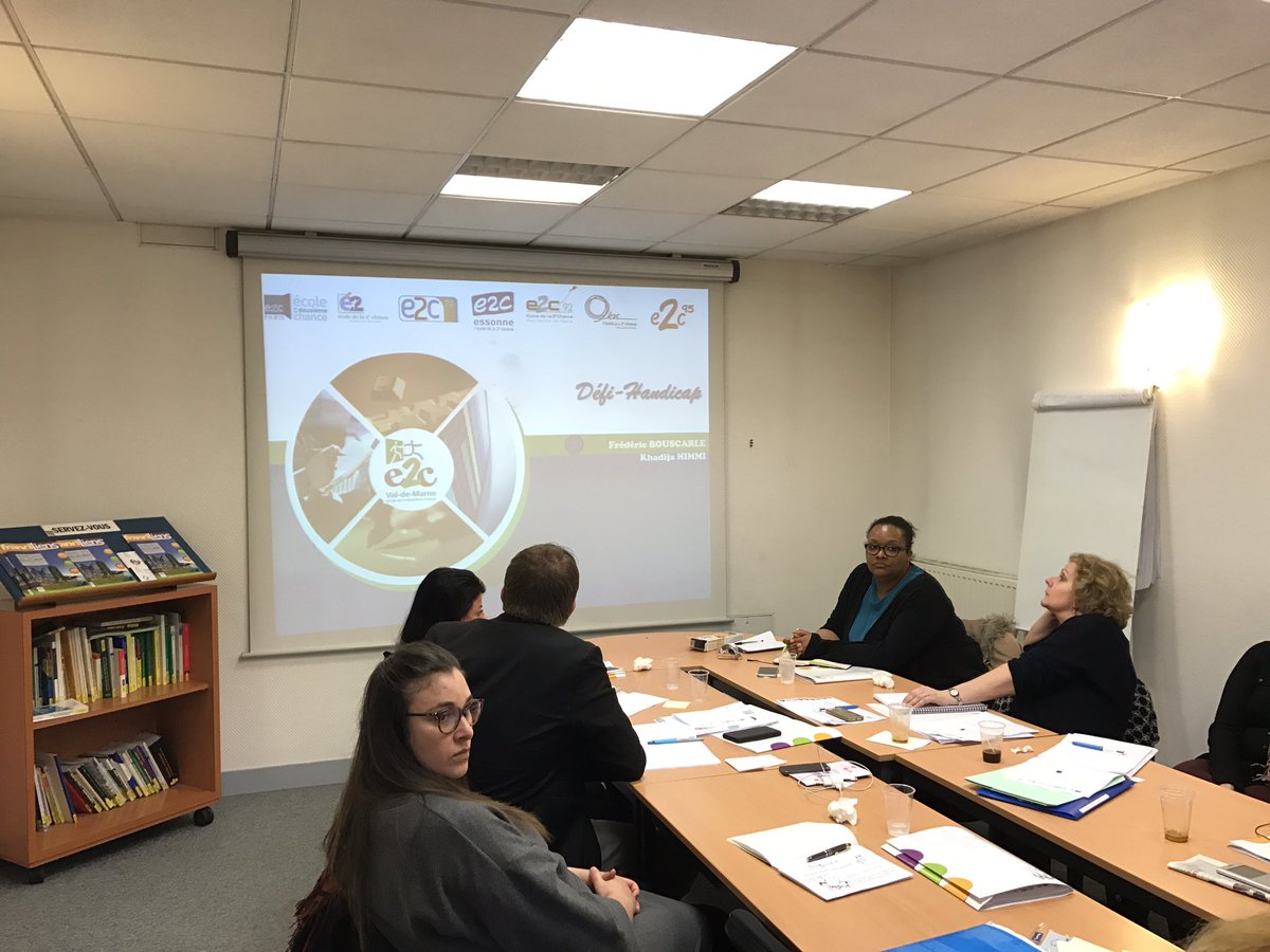 Fred_Bouscarle's tweet photo. Présentation des différents #Handicap et quelques conseils sur les accompagnements puis mise en #situation avec les travailleurs #sociaux https://t.co/lNzgRWRKkV