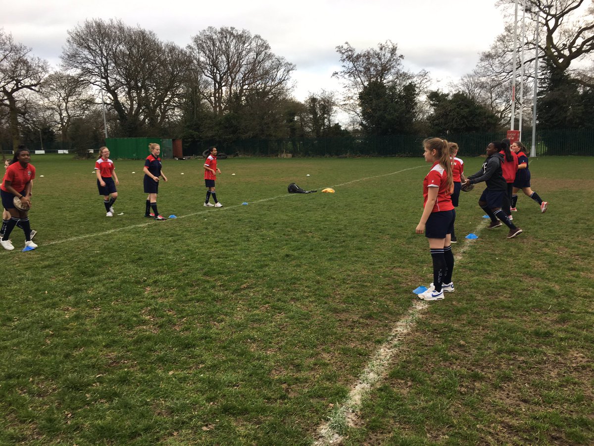 ABIlsley's tweet photo. Passing and moving #gogirls #backwards #runforwards https://t.co/VjI4Ww4pN5