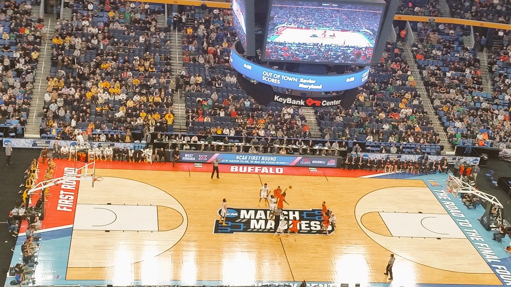 NICKinBUFFALO's tweet photo. Game On! @WestVirginiaU vs. @Bucknell_Bison featuring @kimbalmack from @townofoakville #oakpack #marchmadness #buffalo @marchmadness #round1 https://t.co/kKQTgEjQpt