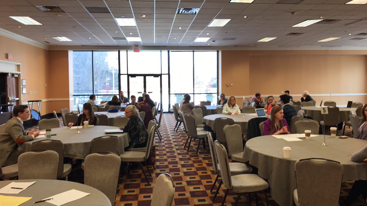 CSCAGIFT's tweet image. Session A is underway! Just learned about emojis! #csca17