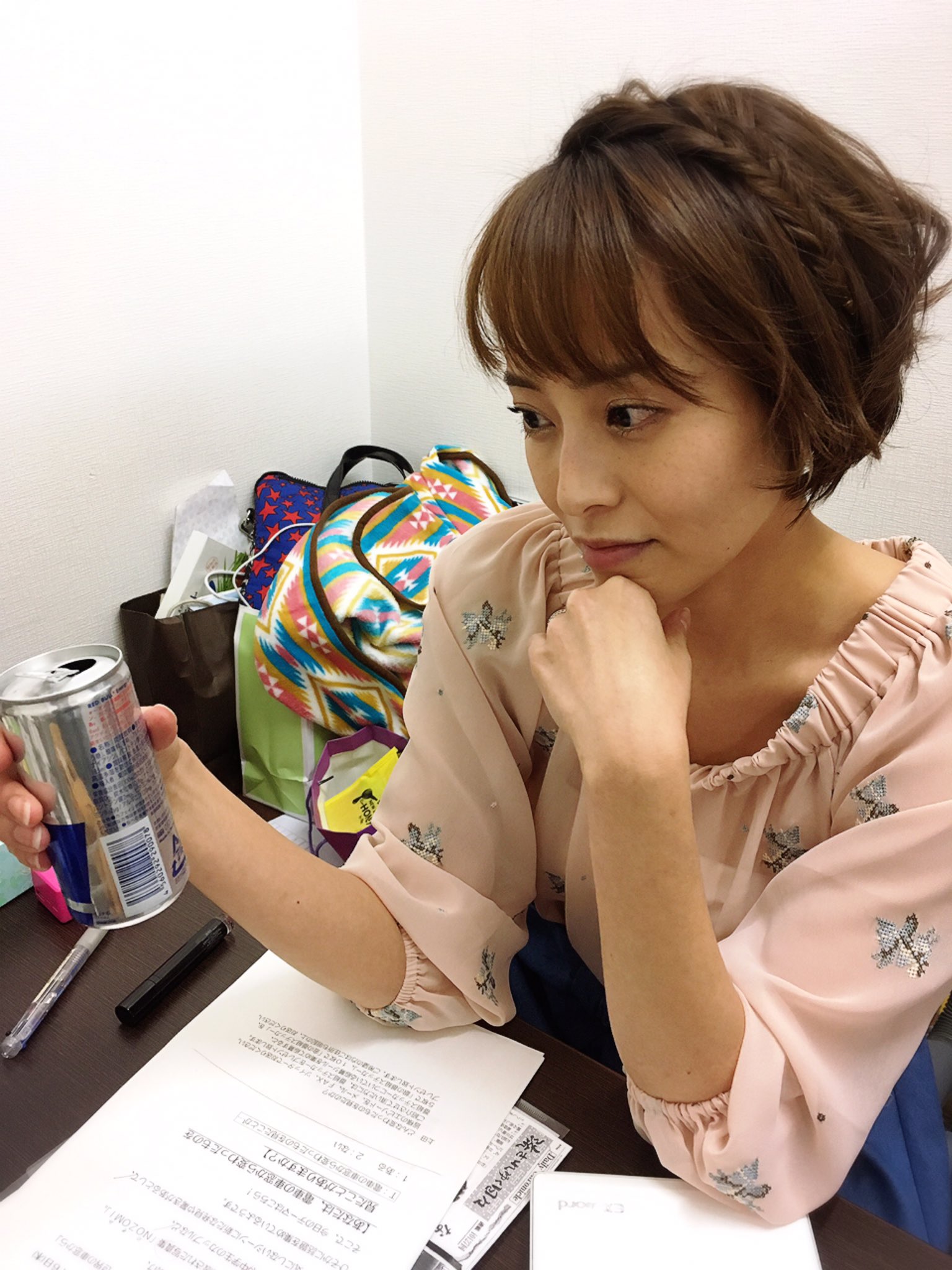 上田 まりえ Marie Ueda Auf Twitter 髪型が変わると 気持ちや仕草も変わる いつものレッドブルタイムも 優雅な雰囲気に 下の画像は 通常営業時 上田 まりえ Marie Ueda Auf Twitter 髪型が変わると 気持ちや仕草も変わる いつものレッドブルタイムも 優雅な雰囲気に 下の画像は 通常営業時