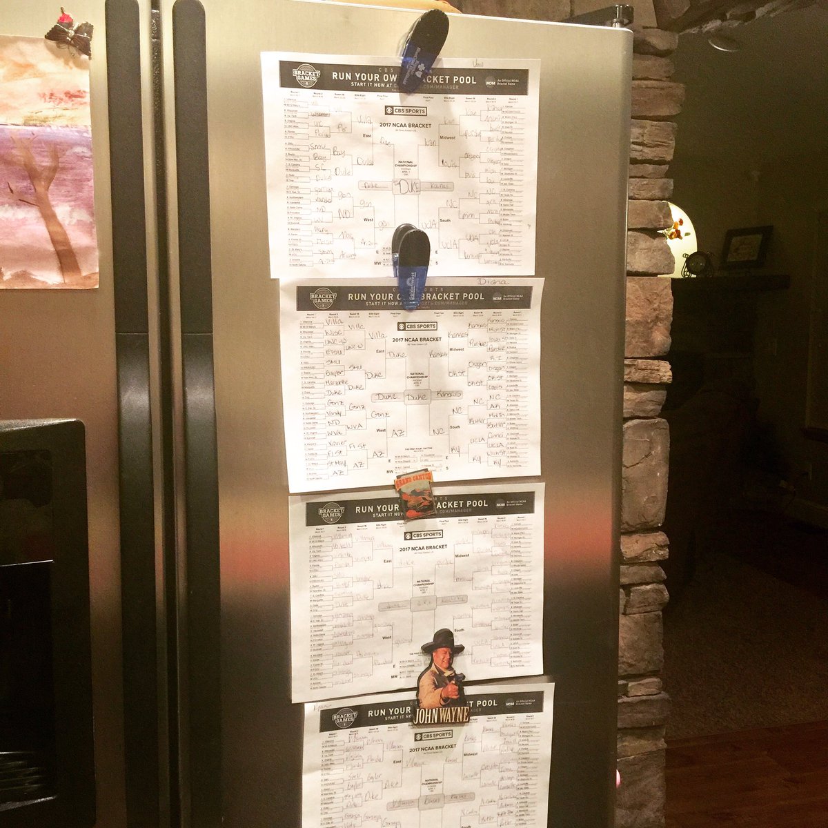 DiWin's tweet photo. The Windley household is ready for the Madness! 🏀 #marchmadness #winningbracket #bringiton https://t.co/5VV3t1m8Ro