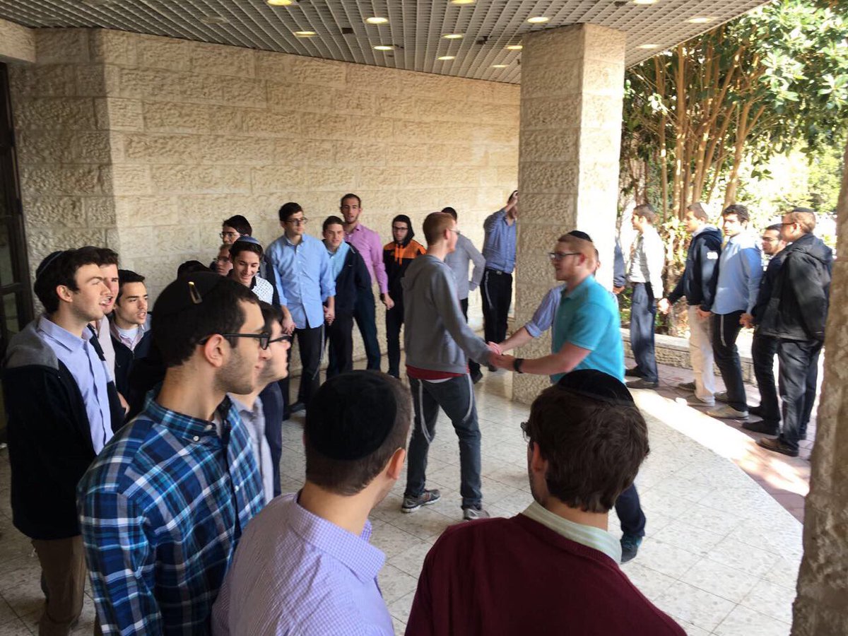 Shaalvim's tweet photo. צאתכם לשלום to our soldiers who joined the army today. May Hashem watch over them and return them safely! https://t.co/UcOKDGXP7k