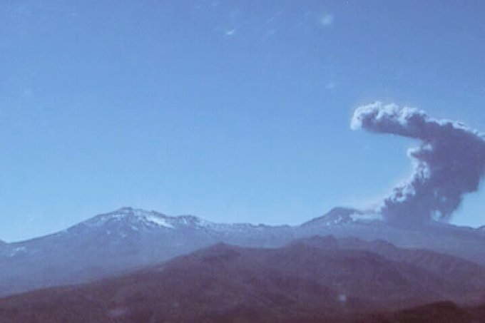 SEGUIMIENTO MUNDIAL DE VOLCANES. - Página 24 C7DEYdUWgAAzH5w