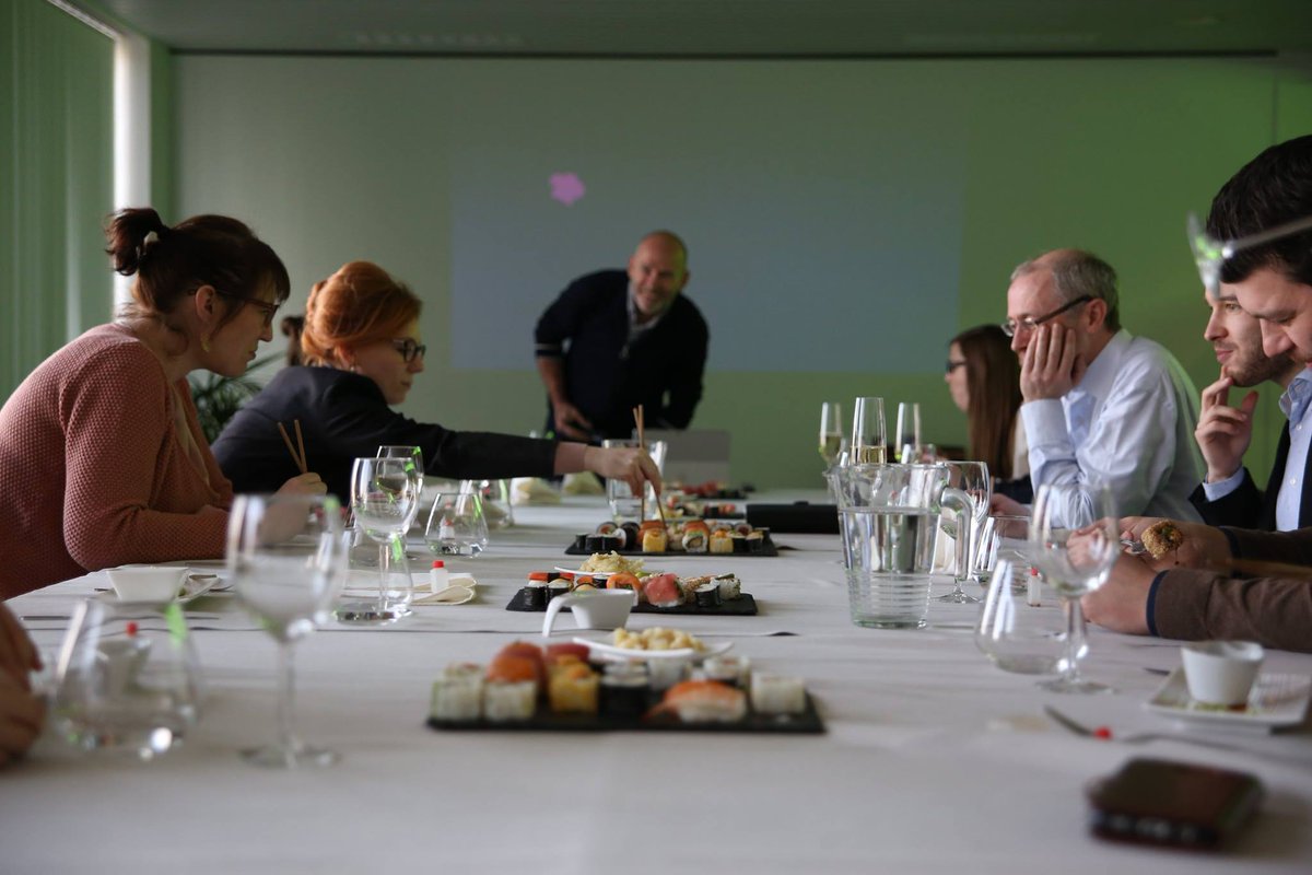 SocMediaKitchen's tweet photo. Dat smaakt naar meer! https://t.co/0afqralHW5 🍣 Schrijf je nu in voor de volgende editie van #SocialMediaKitchen https://t.co/YKO7zfNDGX https://t.co/Ly87kU8f4E