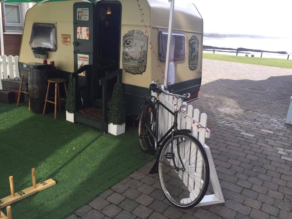 ArmadaHotel's tweet photo. @snugphotobooth all ready for the arrival of today's wedding guests #spanishpointsunshine #PicturePerfect #Atlanticbackdrop https://t.co/HjYtRWdYEJ
