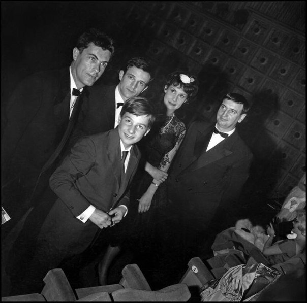 Yıl 1959. Jean-Pierre Léaud, François Truffaut,  Claire Maurier ve Albert Rémy Cannes Film Festival'inde bir aradalar. #ViveLeCinema