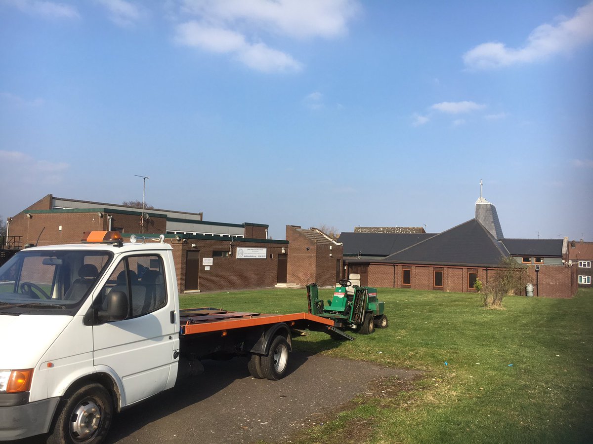 pogbrush's tweet photo. Blue skies! Get in the grass cut! https://t.co/bZJbqvFgcN 01268 950123 #PJR #basildon #Essex #grass #cut #church #lawn #Maintenance https://t.co/FJIuEgBdOk