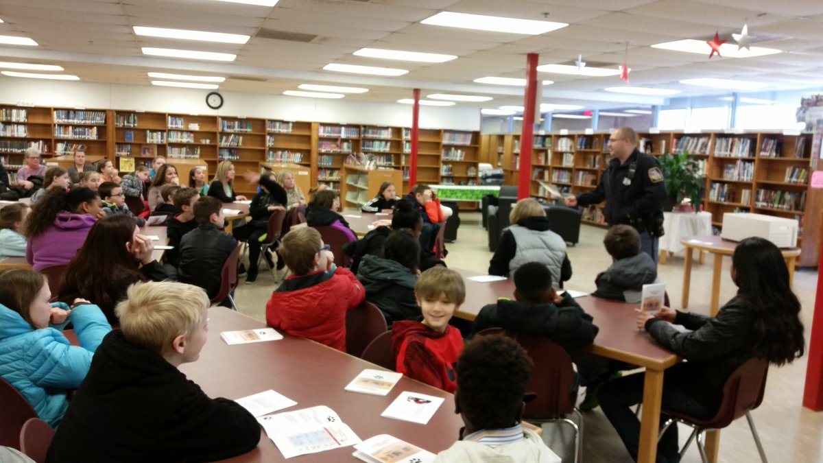 lmussini1's tweet photo. Great visit with Oliver Beach &amp; Chase Elem today! Helping 5th graders feel welcome and comfortable at MRMS! @MRMSlions @BCPScounseling https://t.co/q1kjb35cvM
