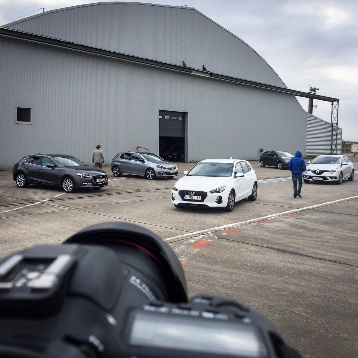 MDstudiolux's tweet photo. Journée consacrée à la mise en images d'un essai pour le #moniteurautomobile / #autogids .
📷 @DautremontM https://t.co/W19tXQvjnV