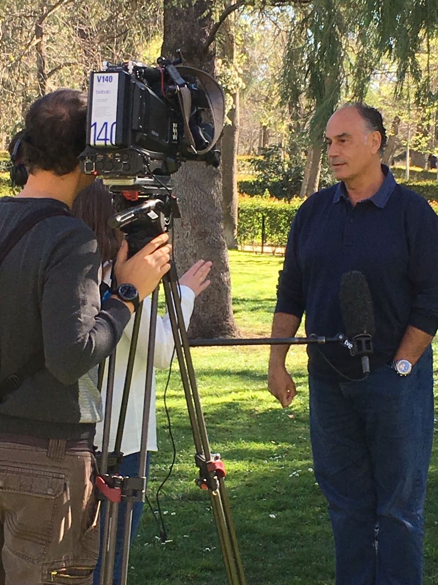 wandafilms's tweet photo. ¡¡Joaquín Acha haciendo la entrevista de @rtvees para el informativo de esta noche!! Cantábrico #31marzoencines #naturaleza https://t.co/qTOuaIEA68