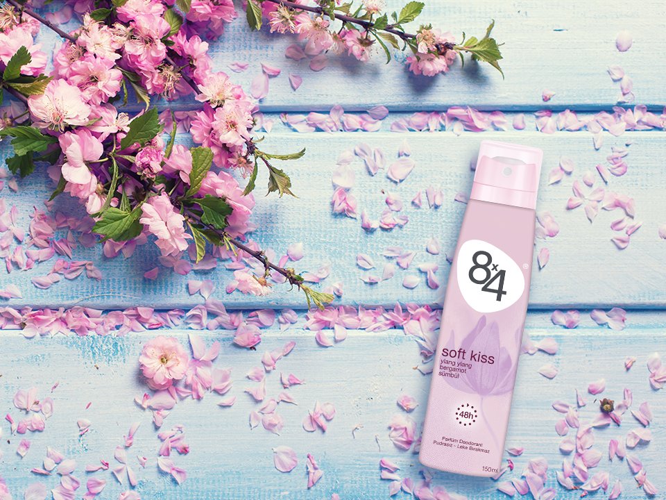 8x4 Soft Kiss ile bahar tazeliğini ve mutlu eden hissini kokuna yansıt.