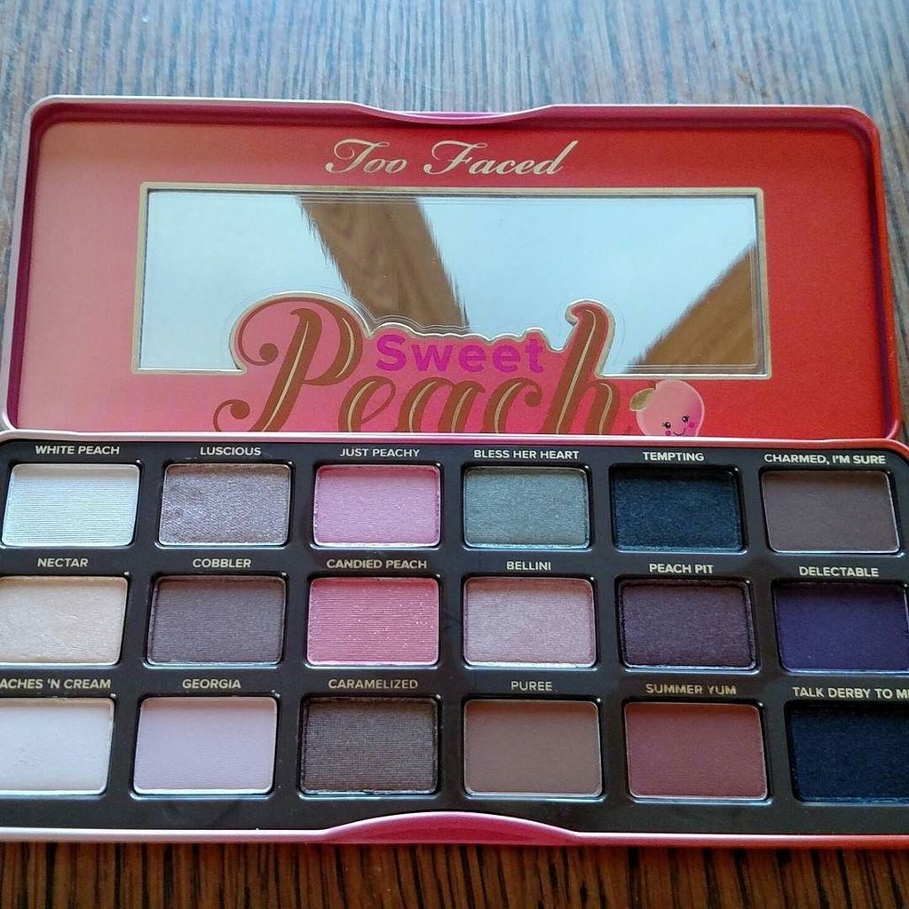 thatgeekygf's tweet image. My first self purchased &quot;big girl&quot; makeup! That @TooFaced #SweetPeachPalette. This smells … ift.tt/2m5izGZ