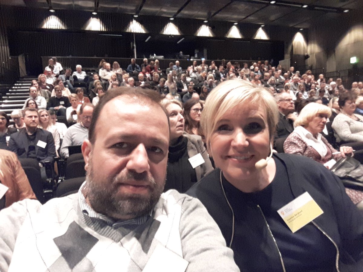 Cattis_Berglund's tweet photo. För det här gänget bakom oss ska vi berätta om New Bright Future.
#skl #konferens #strängnäs #eskilstuna https://t.co/dLzXcZPIdR